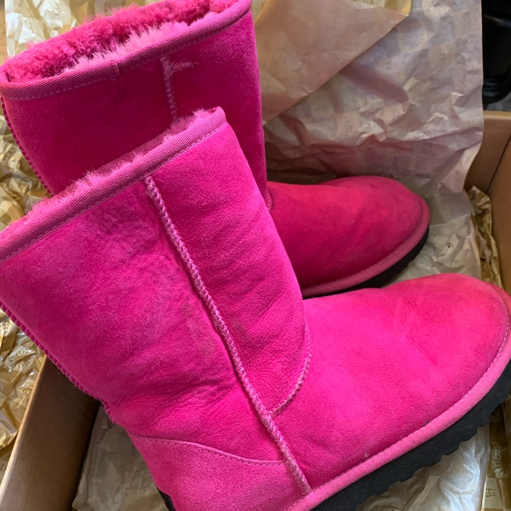 Pink uggs